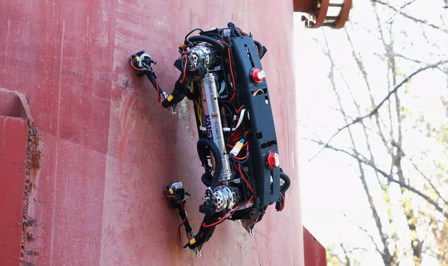 Робот Marvel с магнитными лапами теперь ходит по стенам и потолку