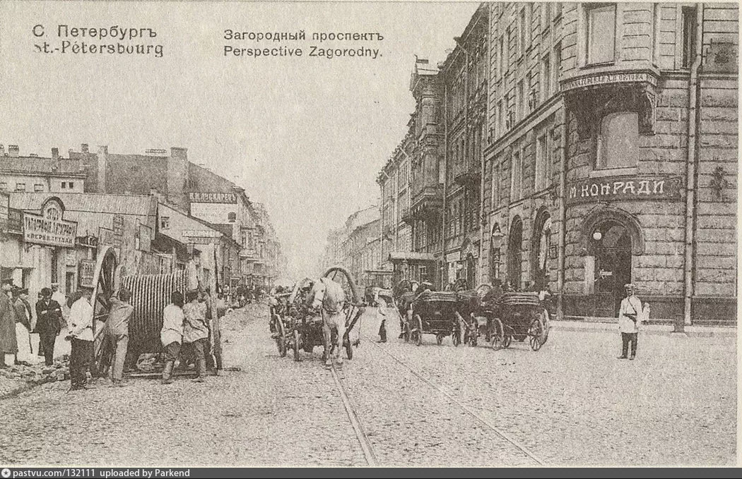 История одной фотографии, сделанной на улице Санкт-Петербурга. Что можно узнать по фото, которому более 100 лет?