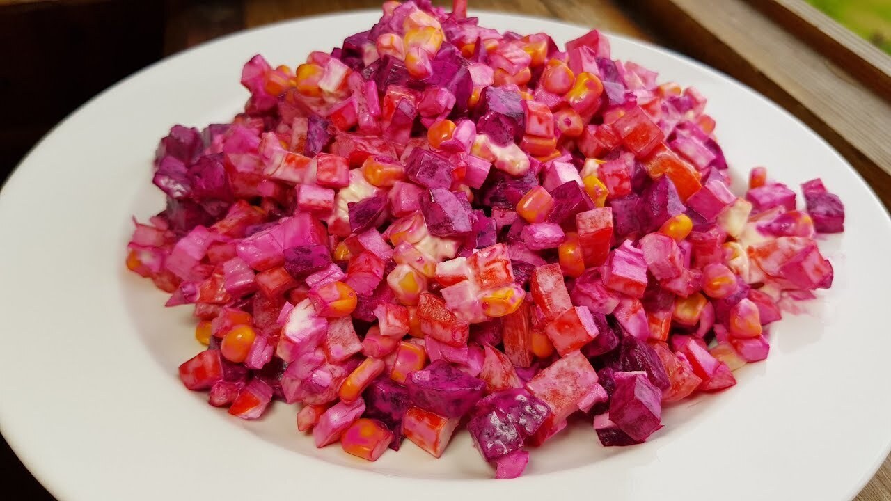 К новогоднему столу: 5 очень вкусных салатов