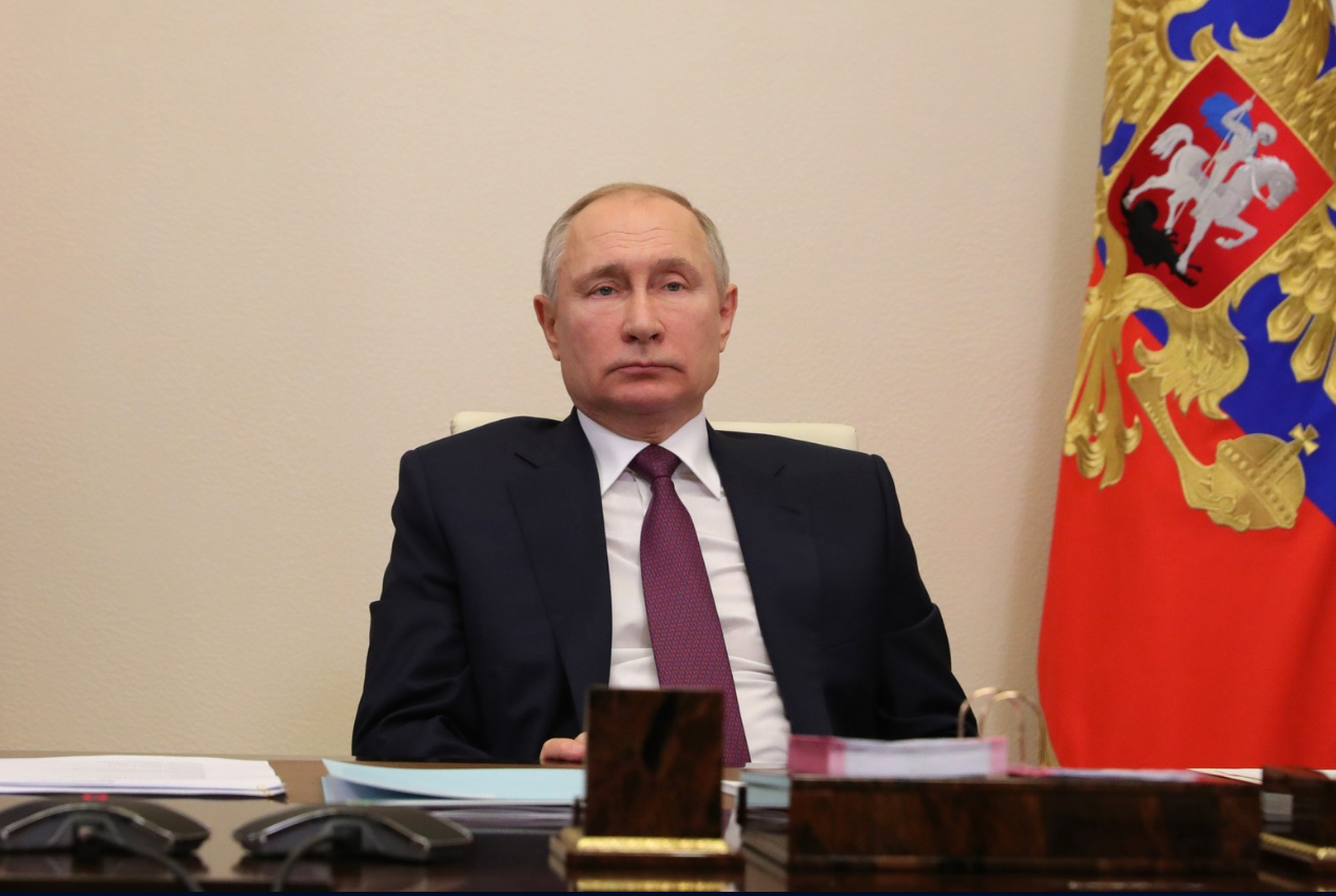 При поддержке Путина был создан фонд помощи детям "Круг добра".Правительство РФ выделяет фонду 70 млрд. рублей.