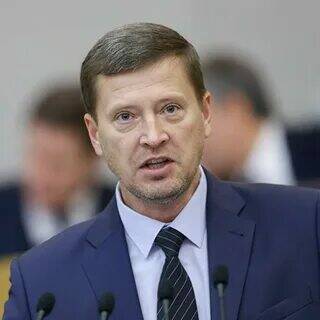 Депутат Иванов: новогодние праздники нужно сократить, чтобы у людей было три активных дня.