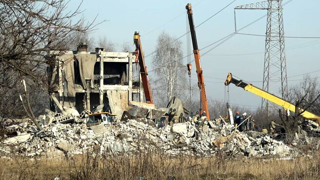 Путин наградит 6 человек, помогавших вытаскивать раненных при ударе в Макеевке