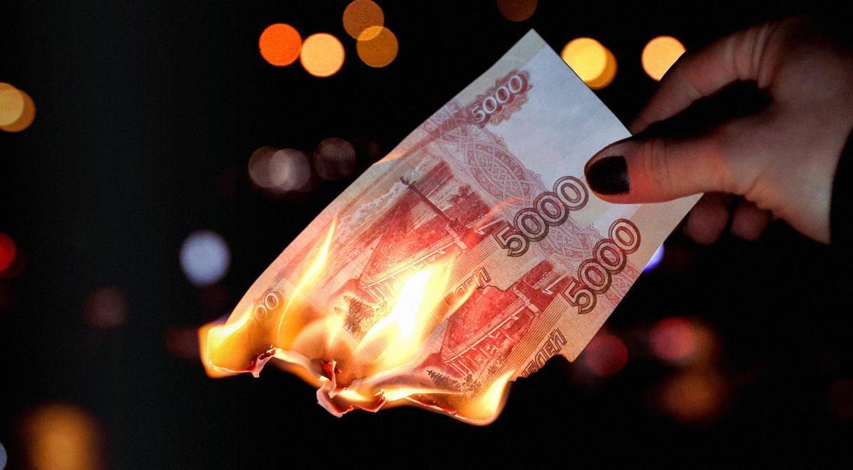 Рубль обвалится в 2023 году. Что делать, чтобы минимизировать потери