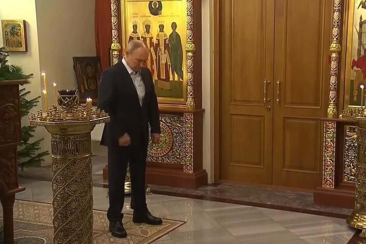 Путин на Рождественской службе (Благовещенский собор Кремля).
