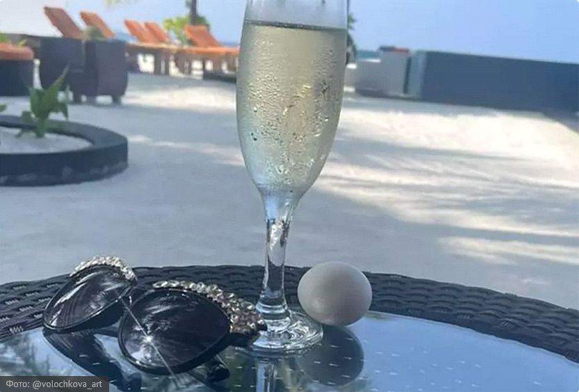 Что творит Волочкова на Мальдивах: она требует на утро - яйца и шампанское