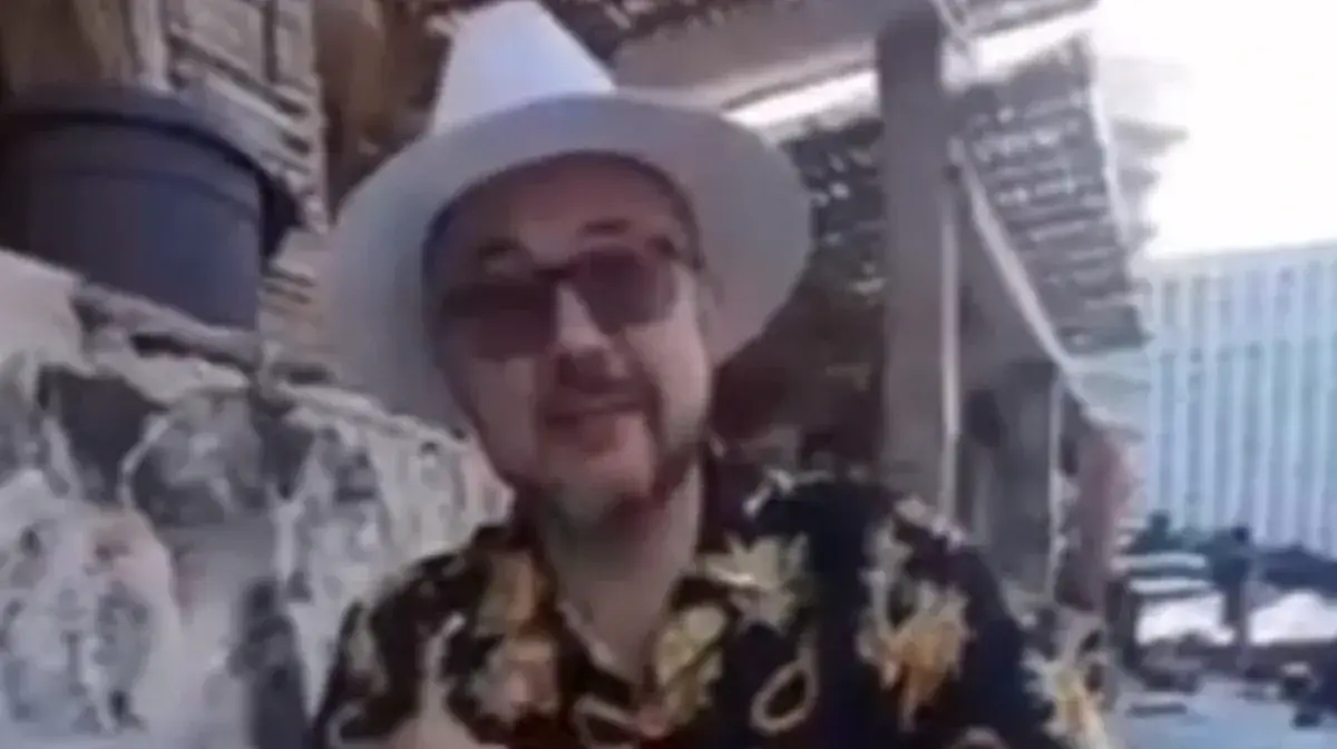 Мексиканский скандал: почему солдаты гибнут в новогоднюю ночь в Макеевке, а депутат "греет булки" на пляже. Сложит ли депутат свои полномочия?