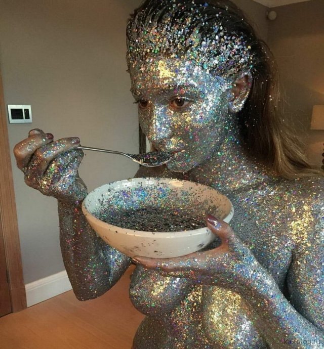 Через что лежит путь к сердцу девушки?