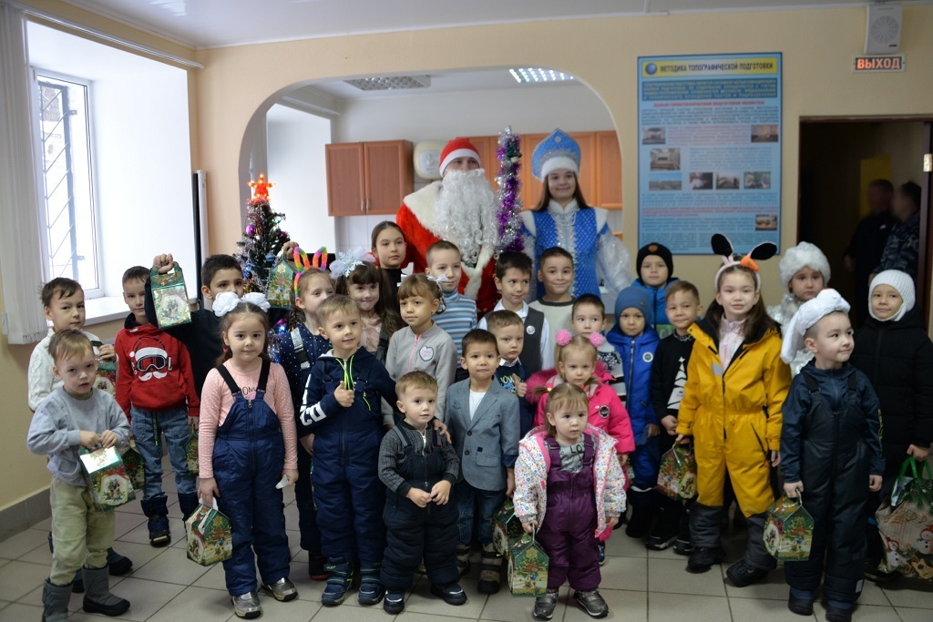 «Дед Мороз специального назначения» поздравил с Новым годом детей росгвардейцев