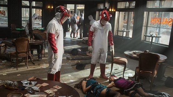 Какой это фильм, где персонажам его нельзя двигаться, если приходят они?