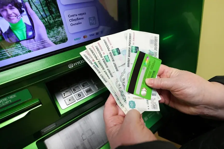 Россиянам стало сложнее получать большие кредиты