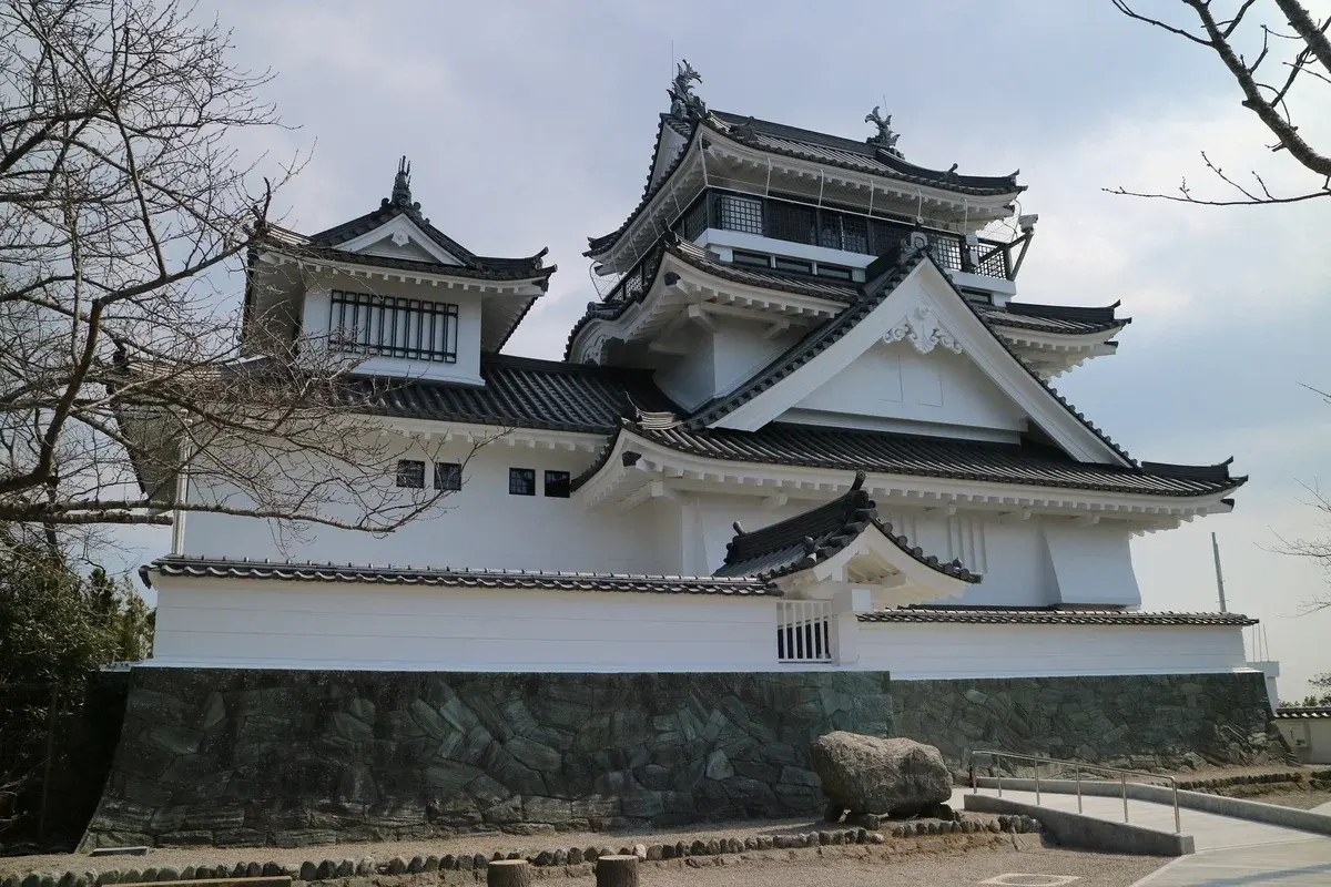 Исторический замок Муя