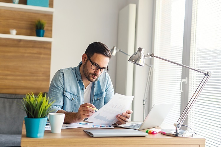 Самозанятые в 2023 году: преимущества и какие налоги платят