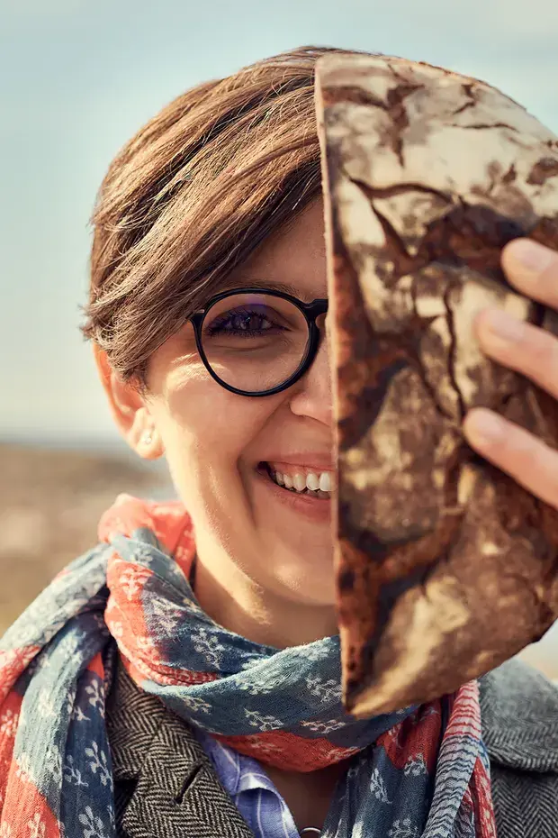 "Выпекать в зоне боевых действий непросто": киевская пекарня продолжает выпекать до 1000 буханок в день