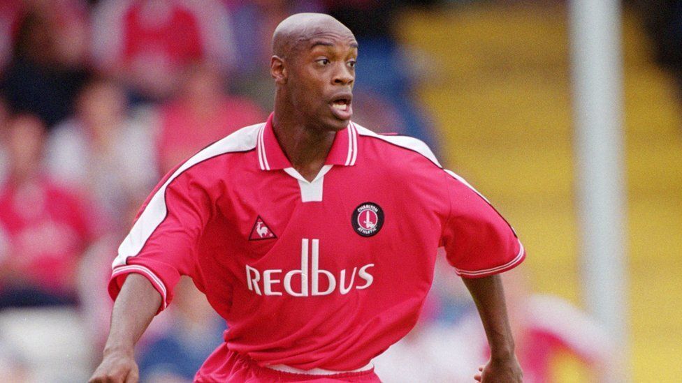 Бывший защитник Премьер-лиги был заключен в тюрьму за обман друзей, семьи и компаньонов на 15 млн фунтов стерлингов в финансовой пирамиде.