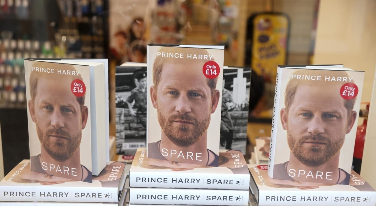 Мемуары принца Гарри "Запасной" побили рекорд продаж