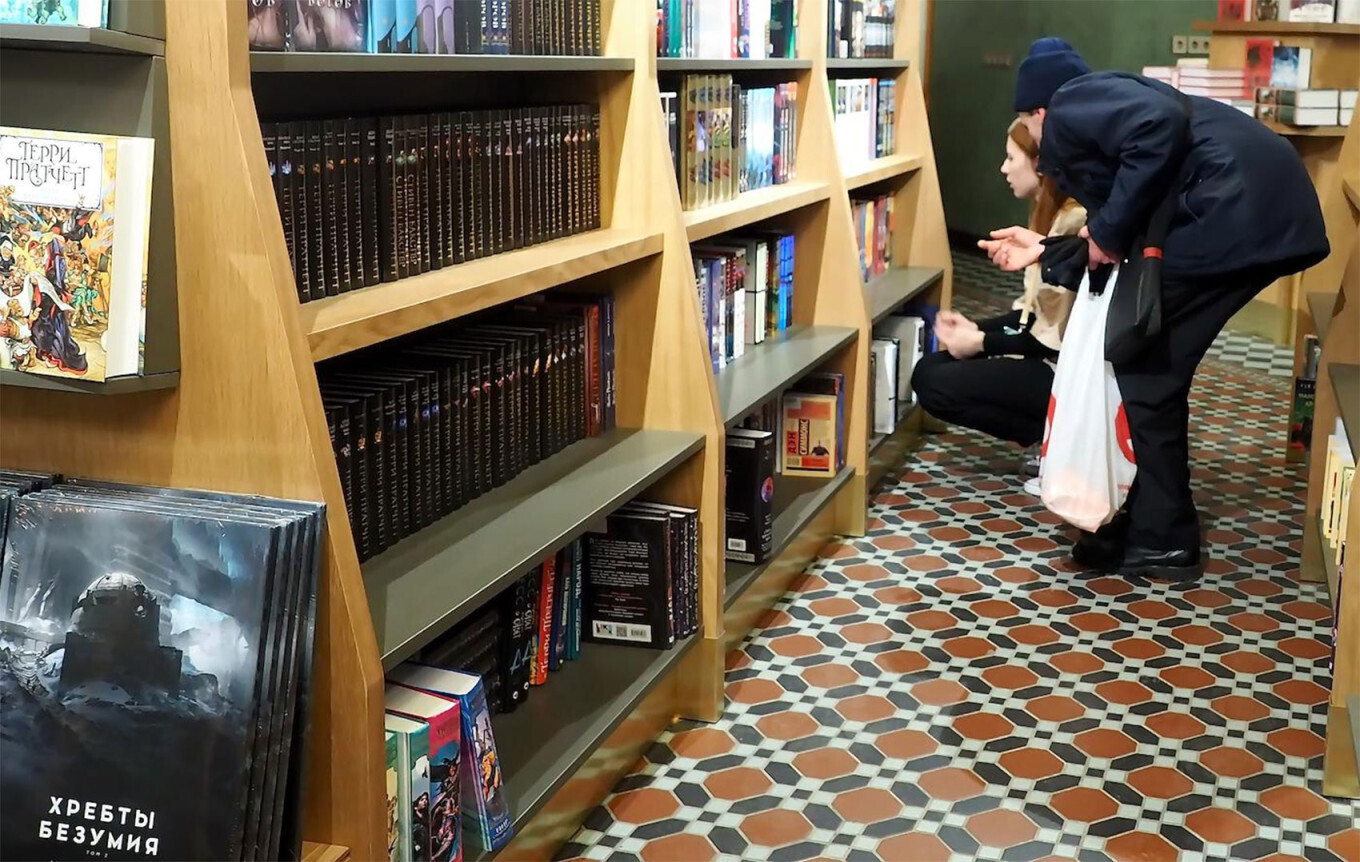 Выбор в Российских книжных магазинах сузился из-за анти ЛГБТ<span style=