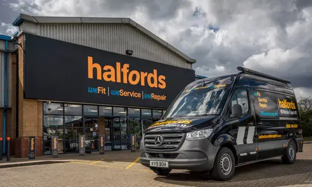 Акции Halfords падают после того, как нехватка механиков сократила прибыль
