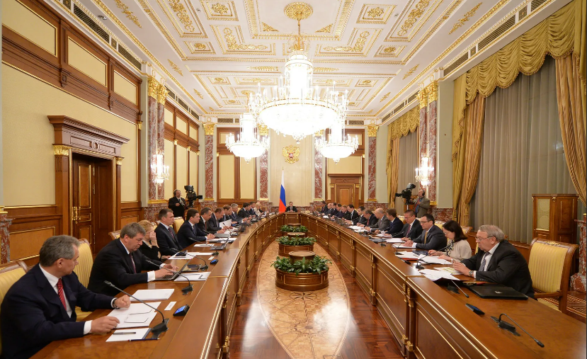 "Пламенные ленинцы": уменье лучше, чем число. За сто лет количество коммунистов увеличилось почти в тысячу раз, но СССР это не спасло. Опрос