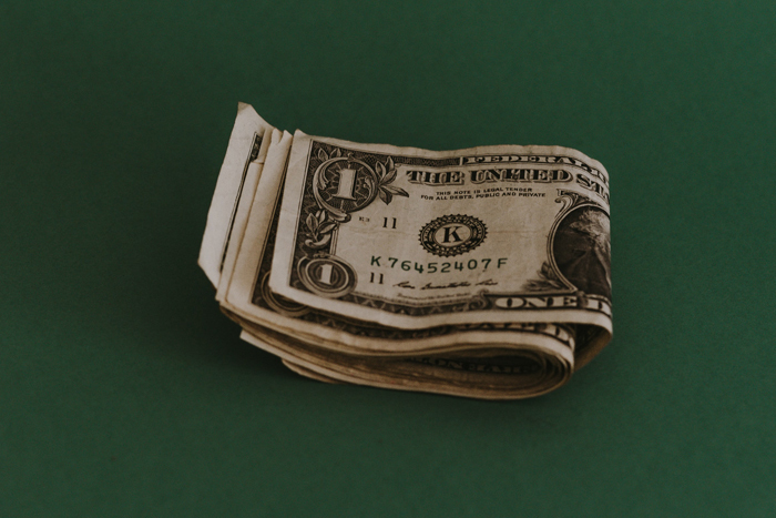 "Как сохранить финансовое счастье: разбираемся, почему денег всегда мало и что делать"