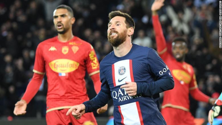 Лионель Месси забивает за "Пари Сен-Жермен"