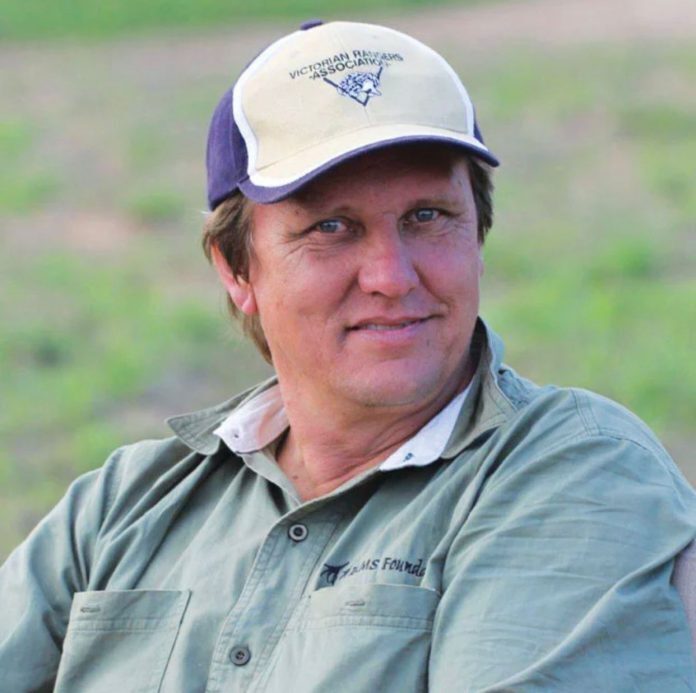 Ломка! Одиннадцать человек приговорены к пожизненному заключению за убийство в 2017 году всемирно известного южноафриканского защитника природы Уэйна