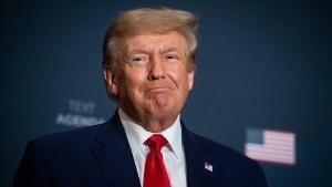 Высказывание Трампа "отойди и стой" будут использовать в суде в деле о Proud Boys