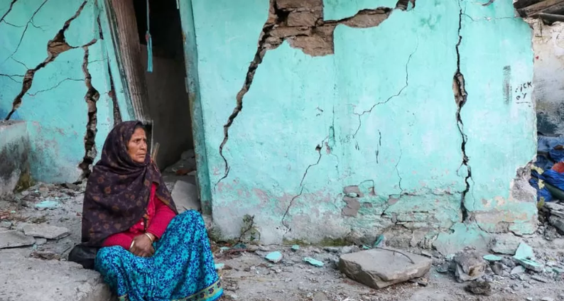 Джошимат: "Из двухэтажного дома в одну комнату с пятью.