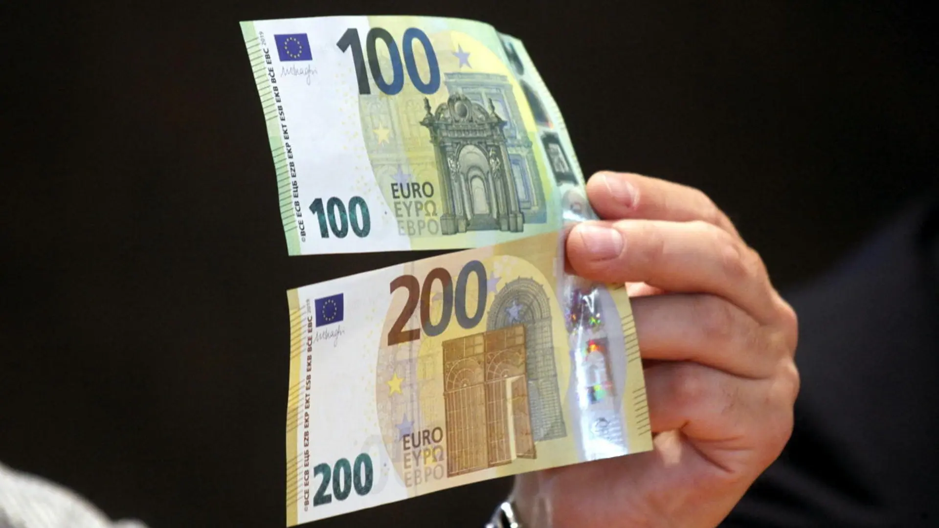Иностранная валюта евро. Купюра 200 евро. Евро банкноты номинал 200. 100 Евро купюра. Евро валюта купюра.