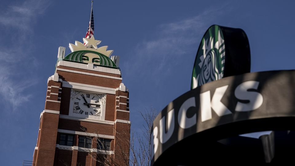 Starbucks просит корпоративных сотрудников возвращаться в офис 3 дня в неделю