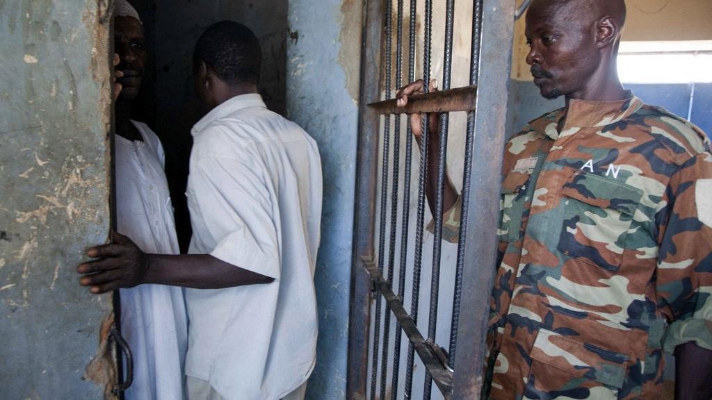 Сбежавшие заключенные в Эфиопии обездвижили охранников с помощью чили