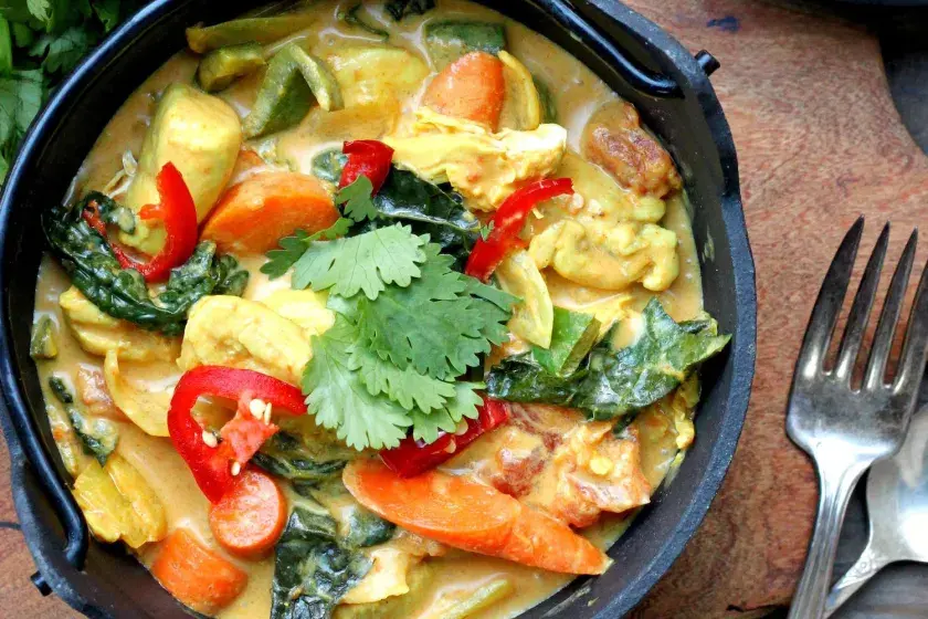 Тушеная курица с карри - это быстро, сытно и ‘чудо в одном горшочке’