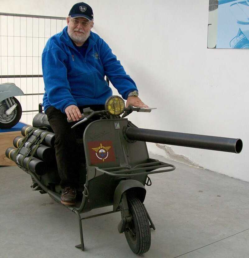 Что за чудо-юдо этот мотороллер-танк?