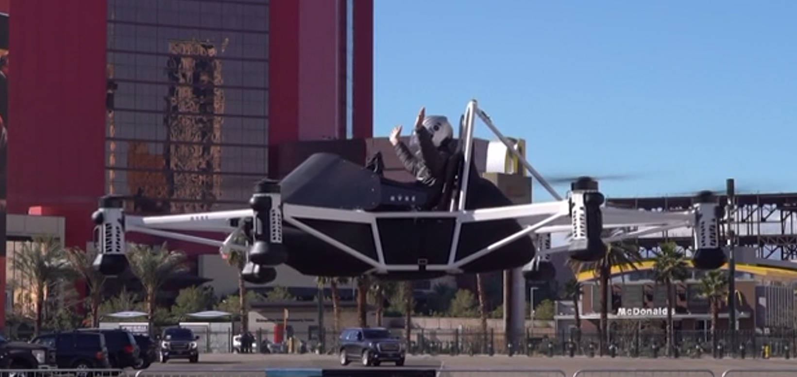 Новый электрический самолет в Огайо позволяет фермерам летать над своей землей.