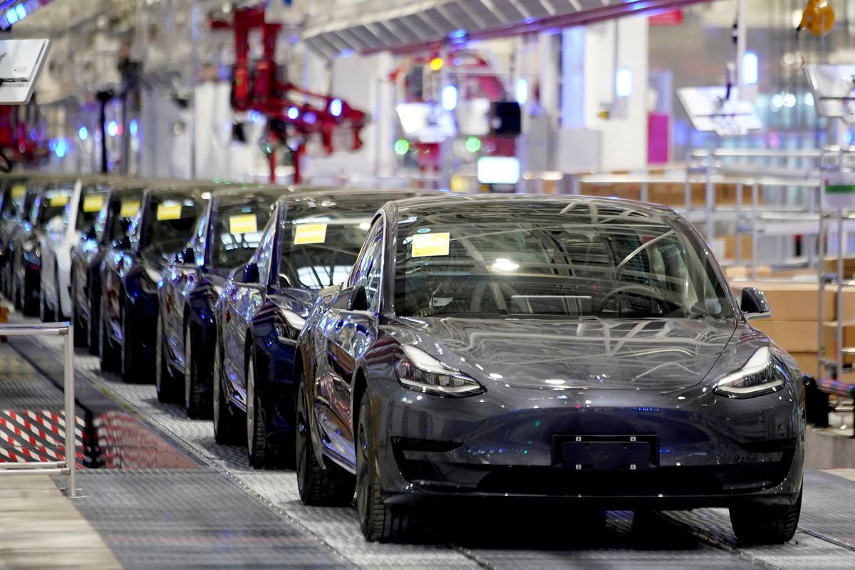 Tesla откладывает планы по расширению завода в Шанхае