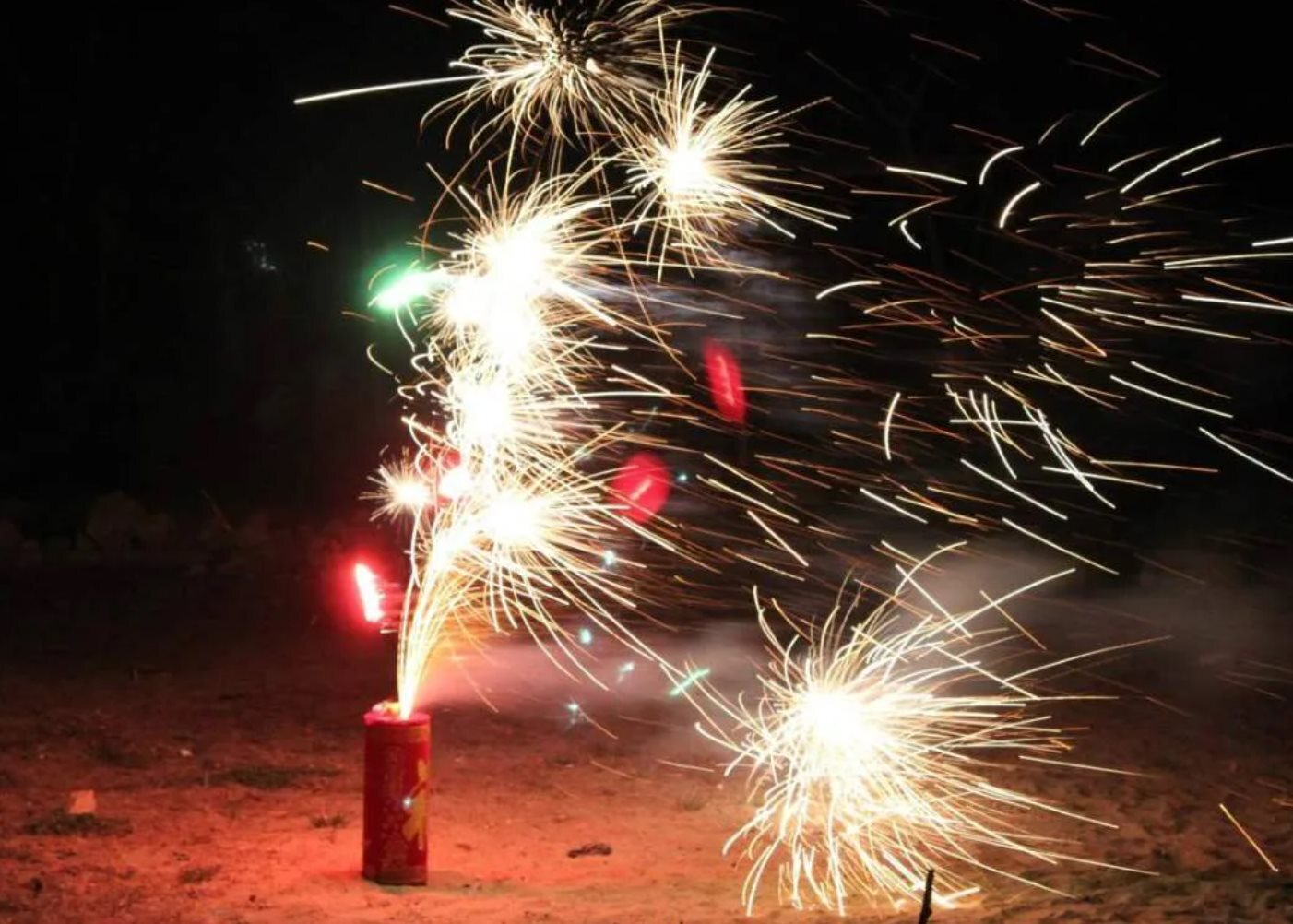 Госдума подготовит законопроект, определяющий штрафы за запуск фейерверков вблизи жилых домов