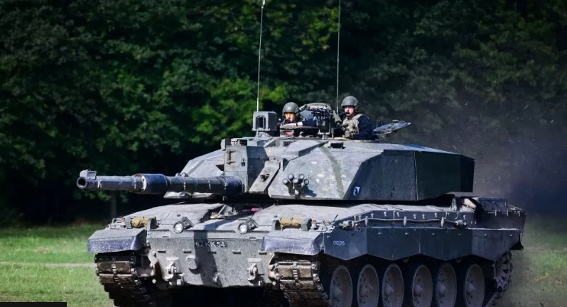 По словам Риши Сунак, Великобритания планирует отправить танки Challenger 2 в Украину.