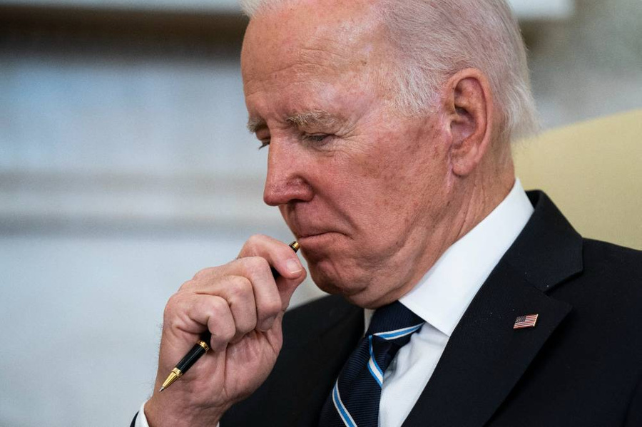 Судьба Джо Байдена: Тайны папочек и загадки утечки