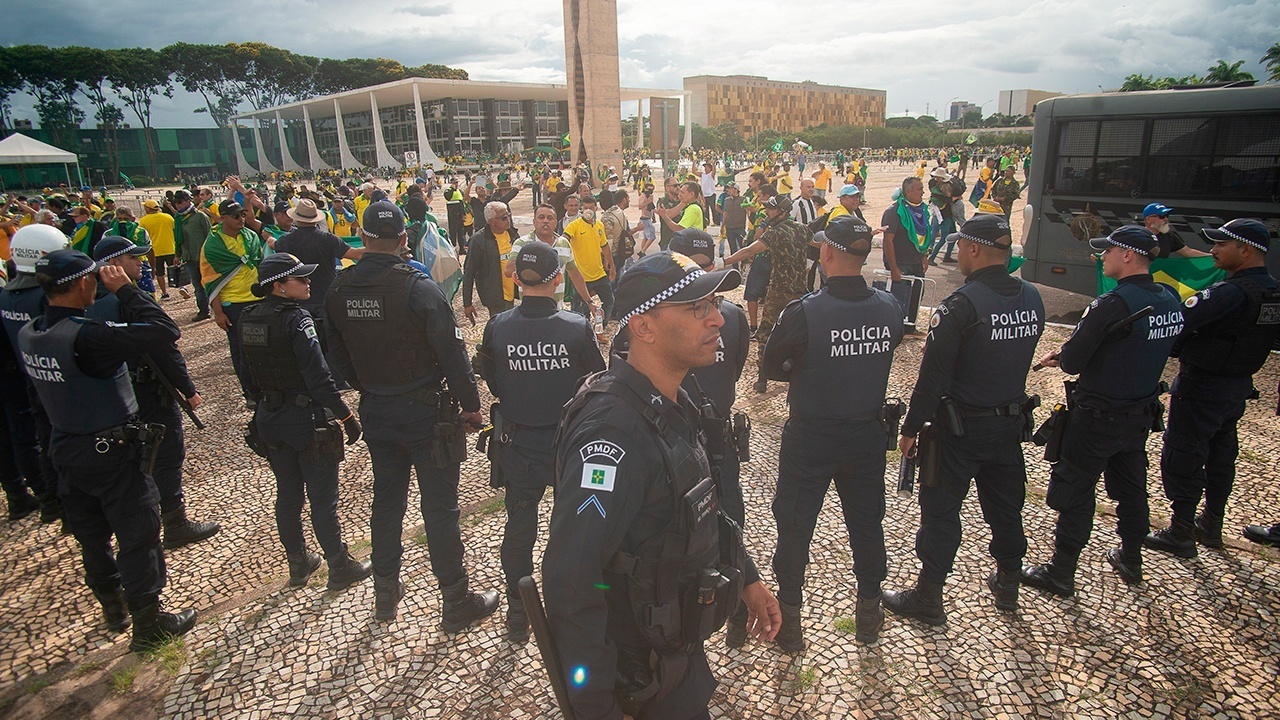 Беспорядки и волнения в Бразилии.