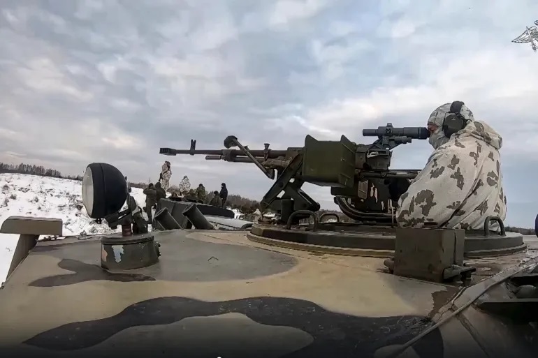 Беларусь может вступить в войну, если Украина "вторгнется", говорит Россия.