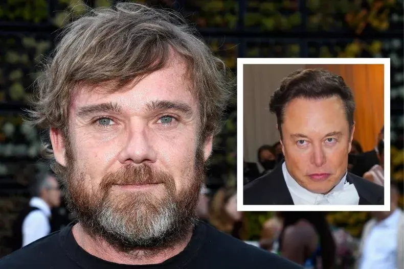 Рики Шредер говорит, что видит НЛО над своим домом, и просит Илона Маска объяснить