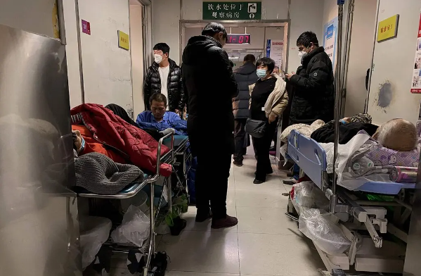 Китай сообщит почти о 60 000 смертей, связанных с COVID, после снятия ограничений!