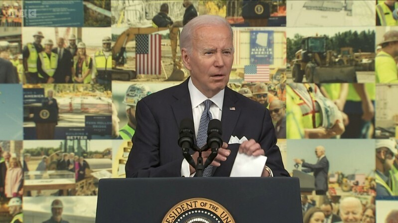 Задержка с сообщением общественности о секретных документах может преследовать Байдена