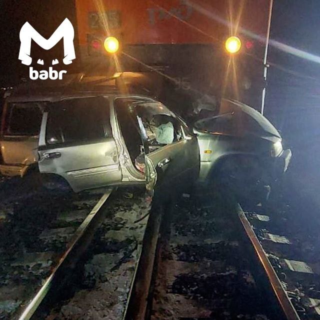 Целая семья погибла на переезде в Забайкалье — пьяный отец направил машину прямо под поезд.