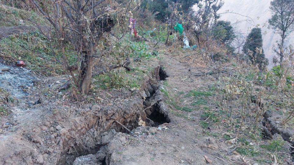 Небольшая трещина превратилась в трехфутовую пропасть. Вот когда он знал, что они должны были уйти