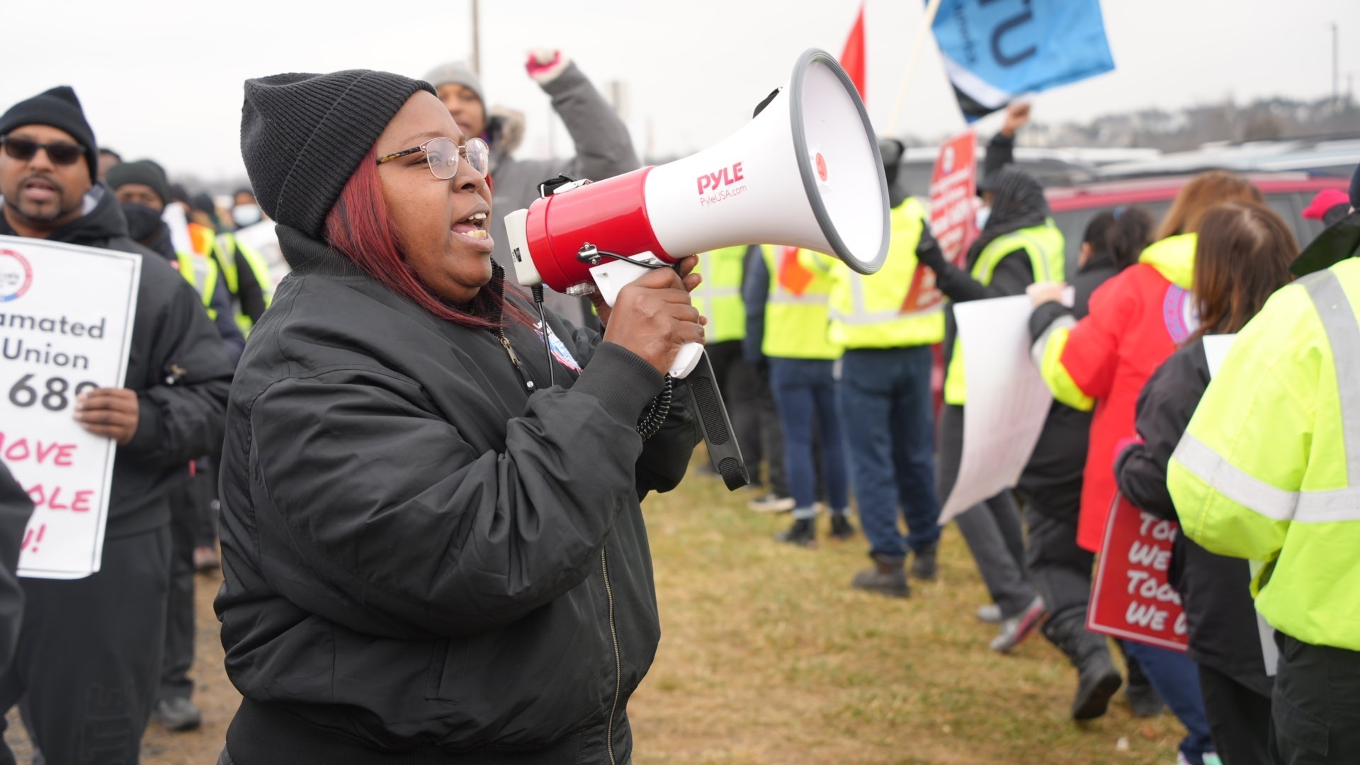 Медсестры Нью-Йорка прекращают забастовку, достигнув предварительных договоренностей.