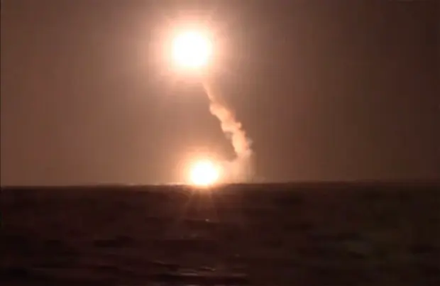 Военный корабль России, вооруженный "неудержимыми" гиперзвуковыми ядерными ракетами "Циркон", развернут на "боевое дежурство"