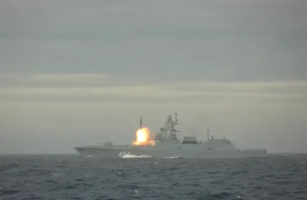 Военный корабль России, вооруженный "неудержимыми" гиперзвуковыми ядерными ракетами "Циркон", развернут на "боевое дежурство"