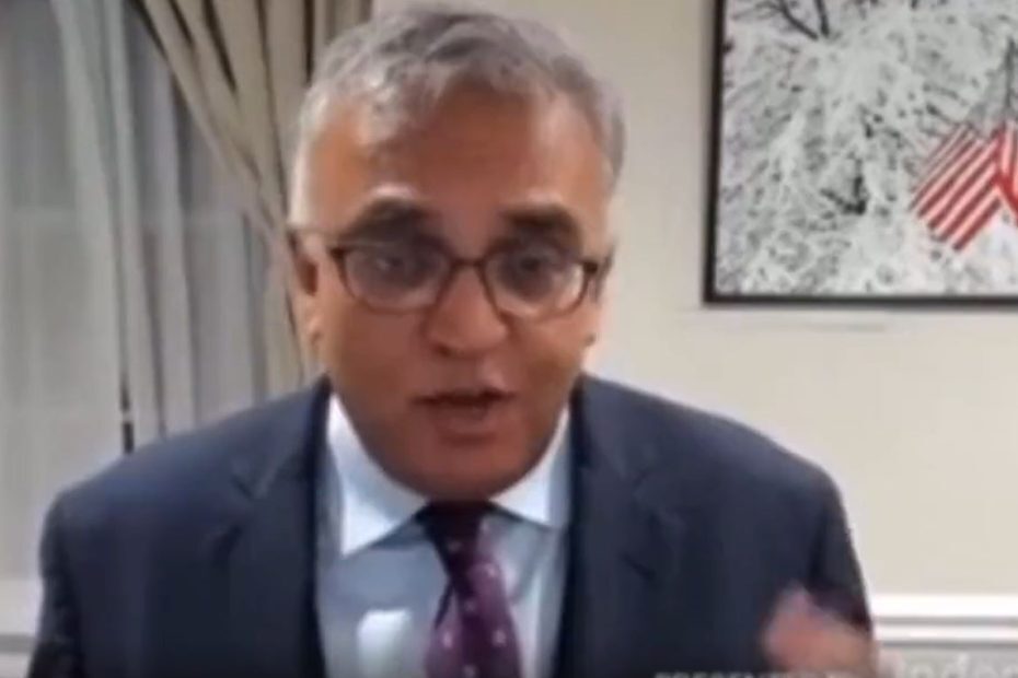 Главный советник Белого дома по борьбе с Covid наконец раскрывает правду: "В мире нет ни одного исследования, которое показало бы, что маски работают