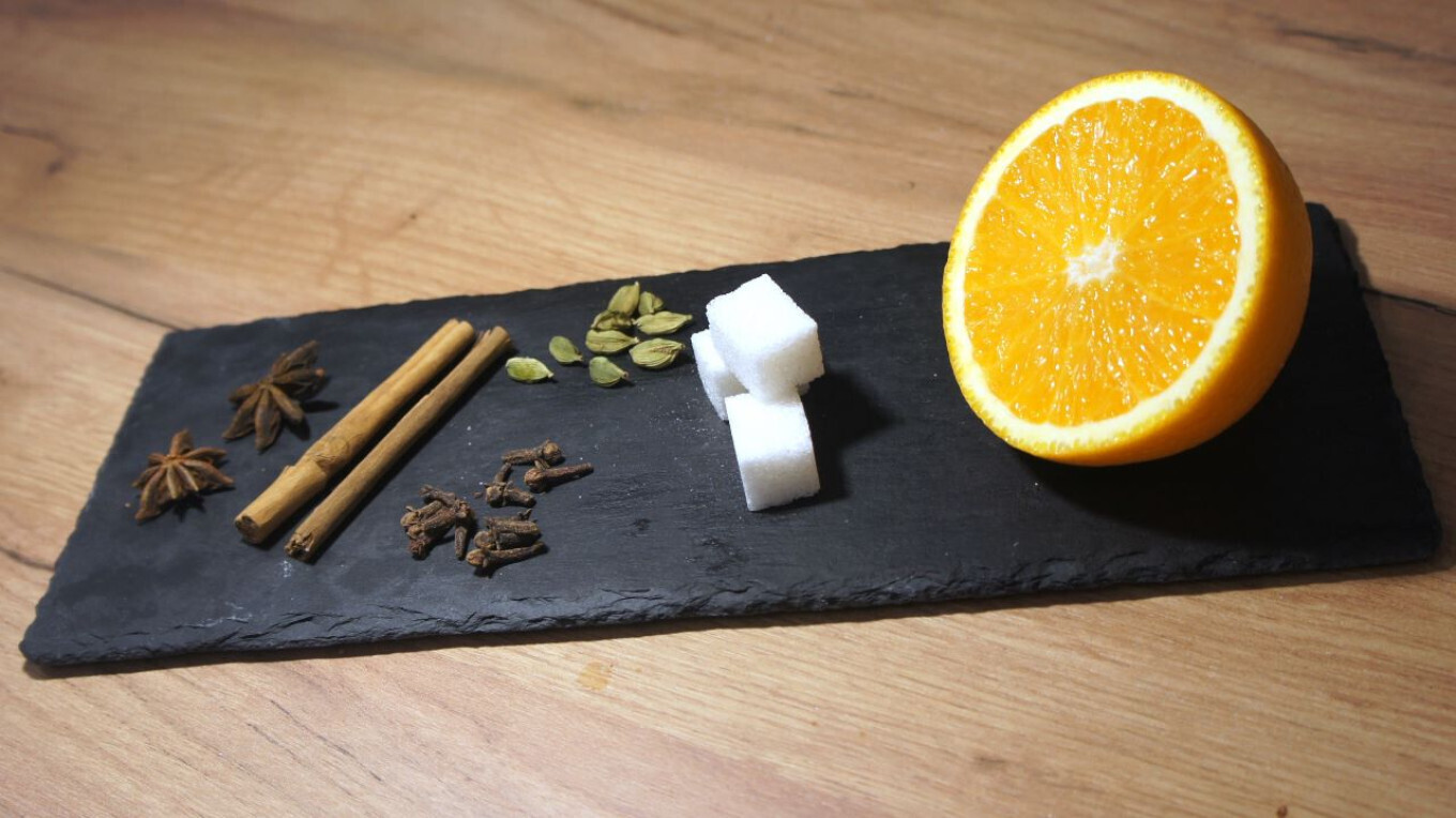 Захватывающий праздничный напиток.Жженый пунш (жжёнка) непременно оживит праздничный сезон!