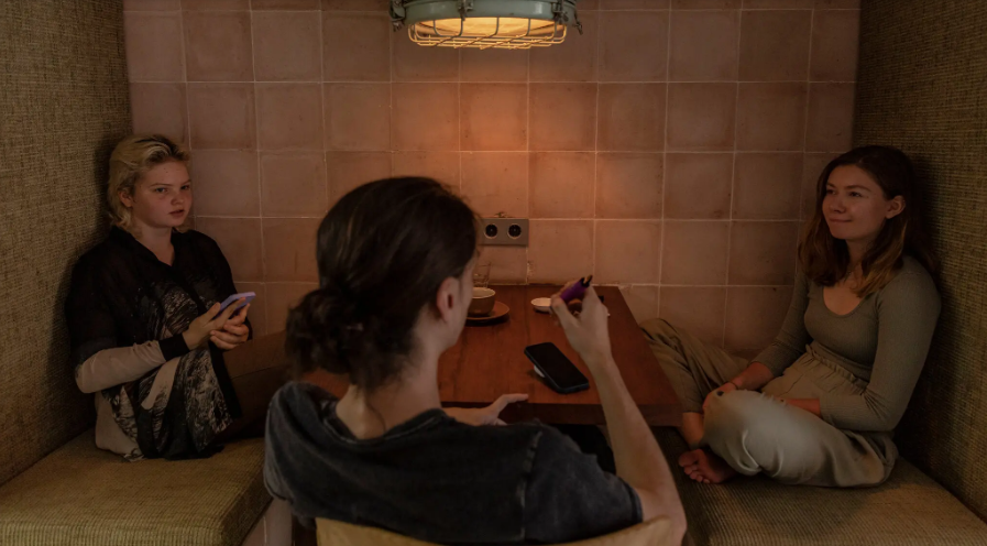 "Извините, мы из Москвы" - На Бали враждующие стороны учатся жить вместе!